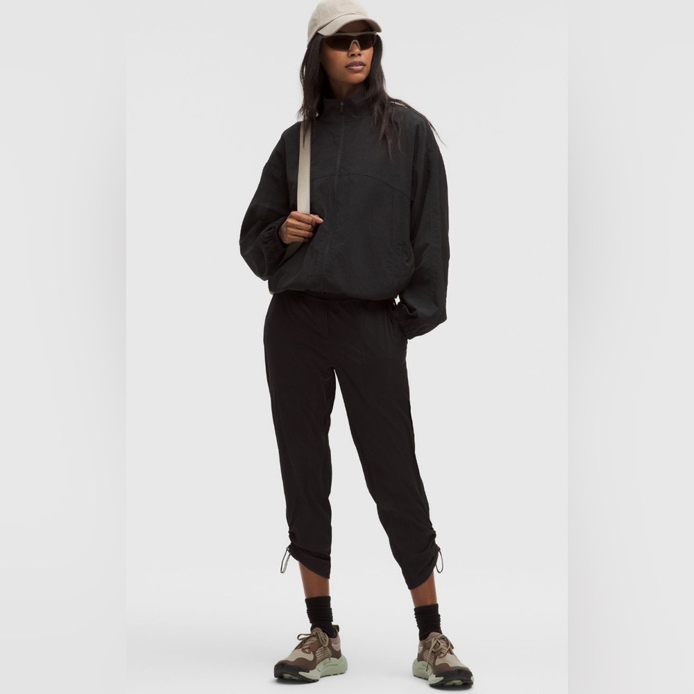 NWT Lululemon studio pants cropped